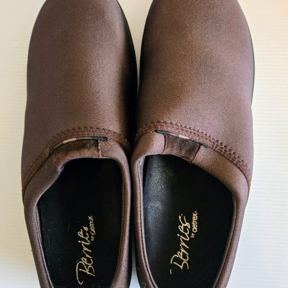 Berries by Aetrex Slip-On Clogs Brown Size 10 NWOT‎
